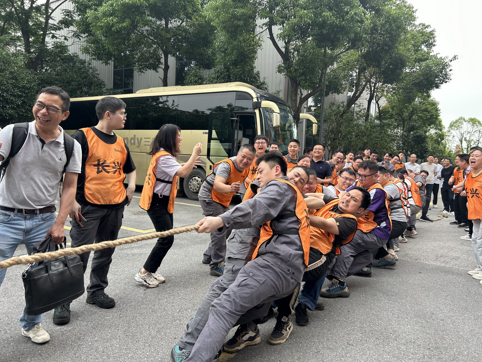 加油！加油！凝“绳”聚力，“5001拉斯维加斯杯”首届拔河角逐火热开赛