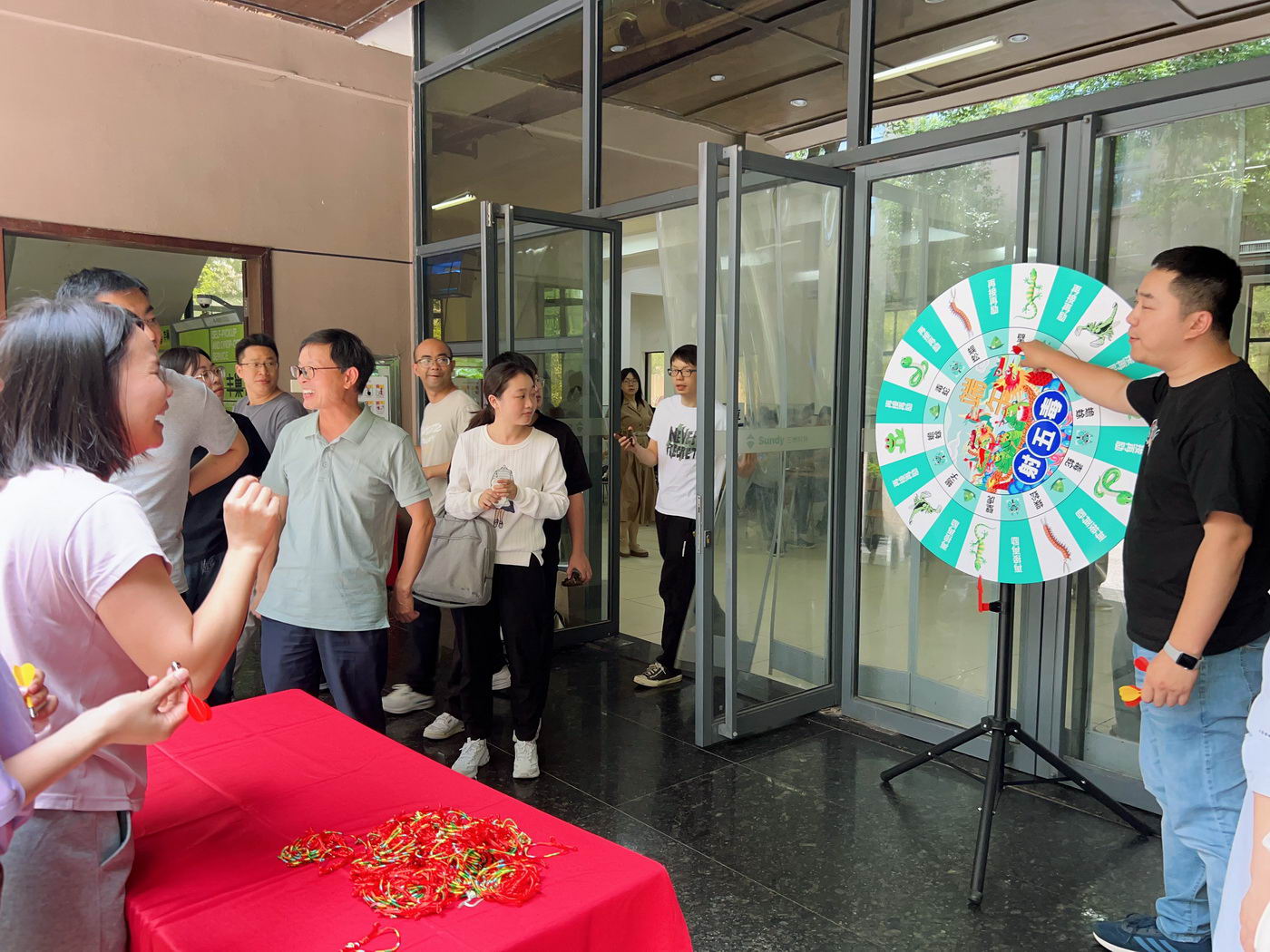 端午飞镖大挑战！靶盘上的五毒大作战，太燃了！
